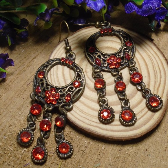 Jewelry - 2/$25 Long Dangly Vintage Rhinestone Donut earring with ornate details